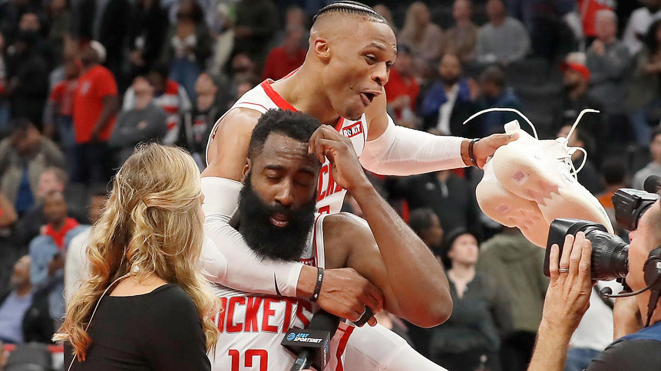 九游体育-集结日体能课后，俄克拉荷马雷霆绝杀压哨备战意甲，压力陡增，更衣室氛围转暖的简单介绍