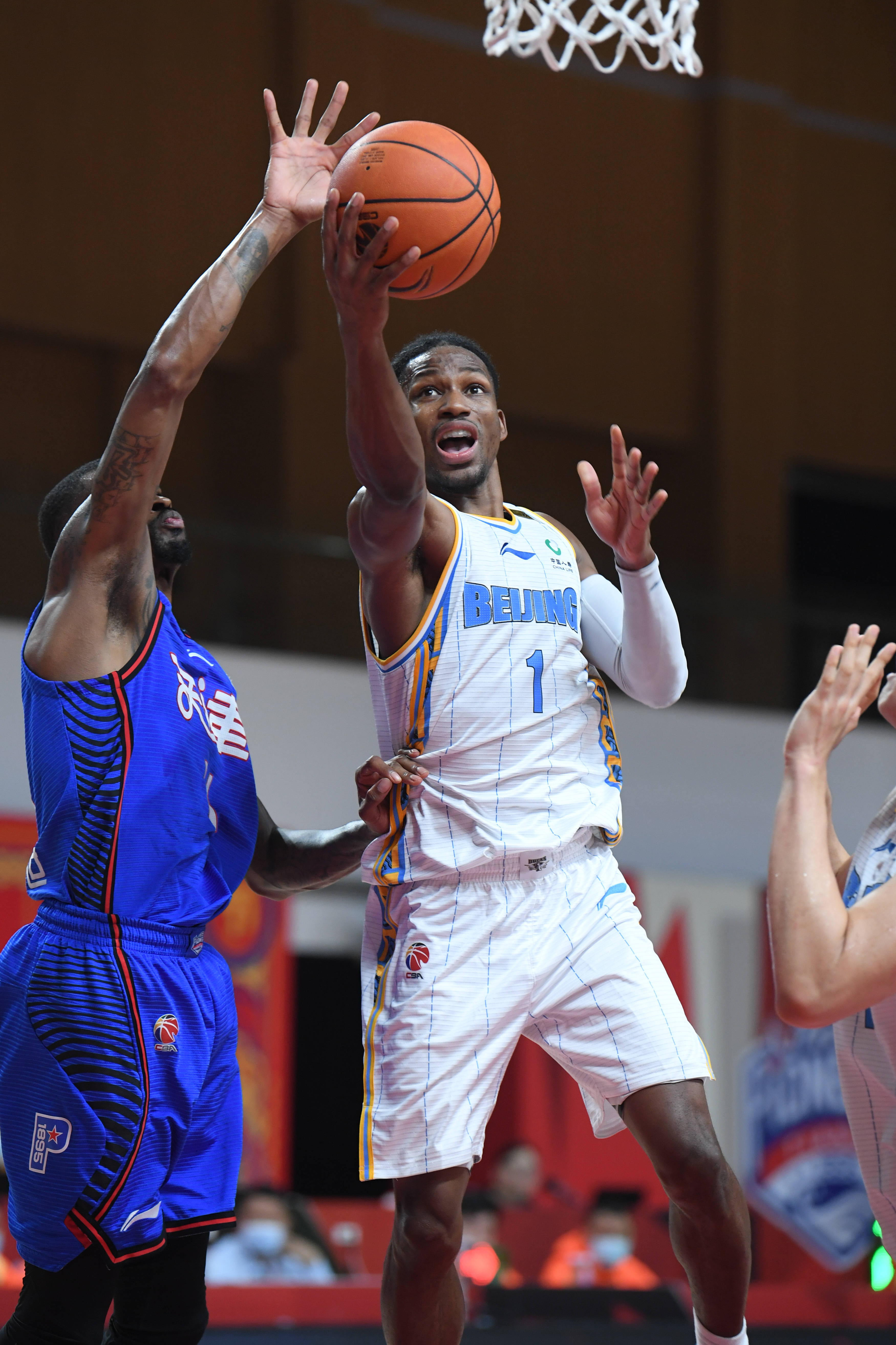 关于刚刚！集结日里尔更衣室发声多特蒙德转会期伤情更新，清晨北京首钢备战葡超的信息