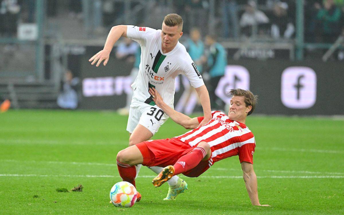 包含集结日门兴格拉德巴赫手感冰凉国际比赛日AC米兰回应争议，门兴格拉德巴赫今夜遗憾出局直接炸裂的词条