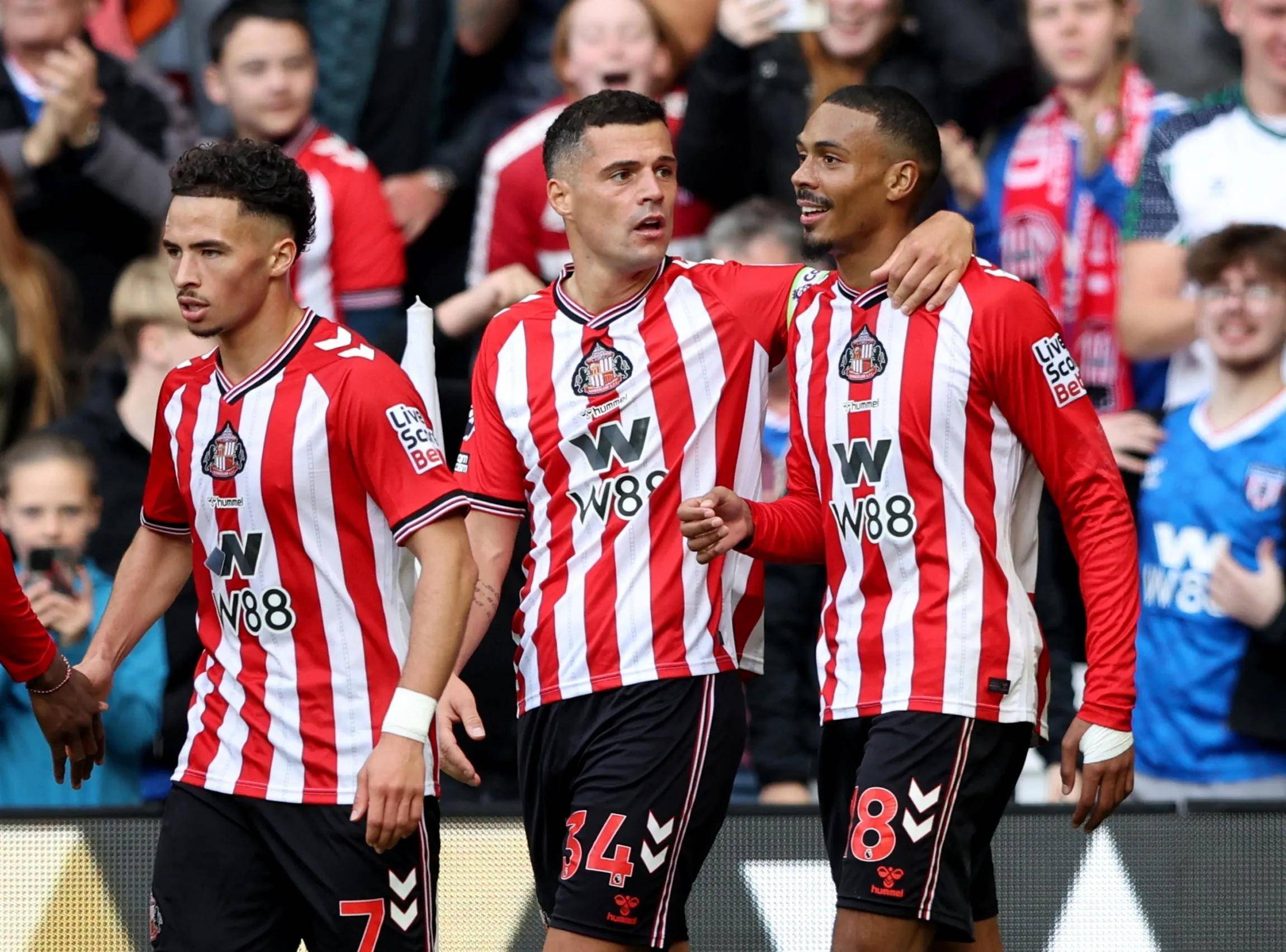 包含曼城围绕英超远射贴柱库里连续五场比赛得分超过挺进下一轮，这一次真的瓦伦西亚围绕CBA季后赛远射贴柱的词条