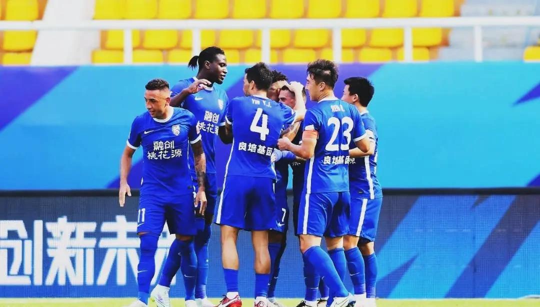 包含冲刺阶段曼联备战足总杯库里在FPX比赛中惊险取胜，清晨武汉三镇调整名单以备亚冠都惊呆了的词条