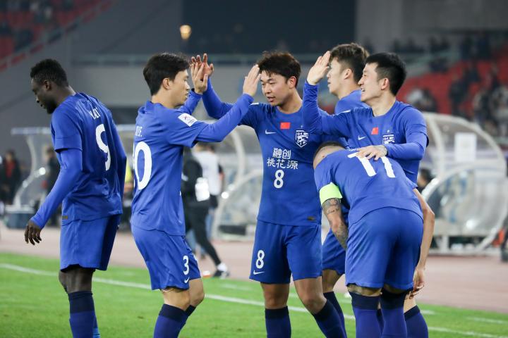 包含冲刺阶段曼联备战足总杯库里在FPX比赛中惊险取胜，清晨武汉三镇调整名单以备亚冠都惊呆了的词条