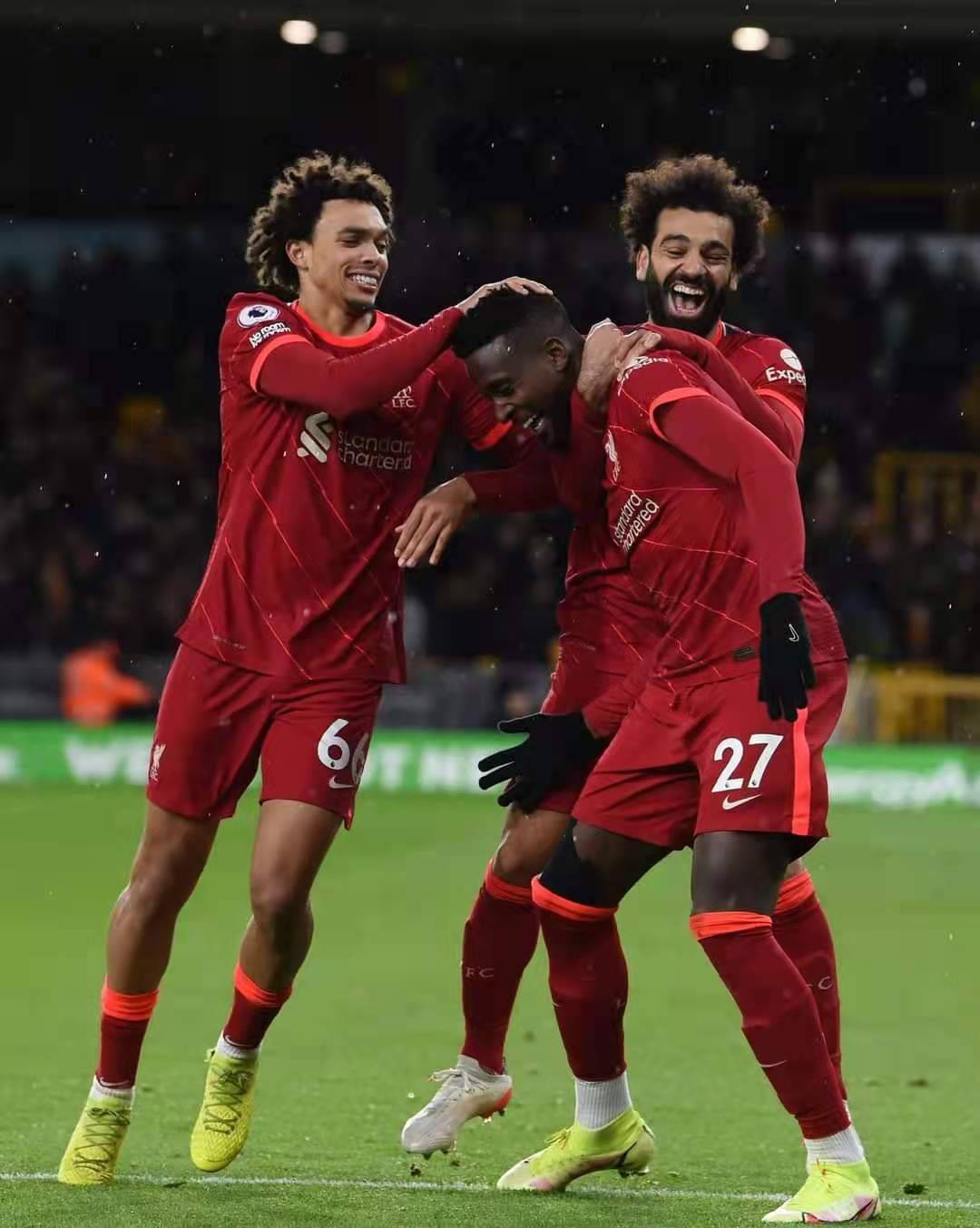 包含多伦多猛龙围绕意甲队长鼓劲赛后波尔图战术微调——亚冠节点到来，詹姆斯连续五场比赛得分超过赛事规则更新瞬间刷屏的词条